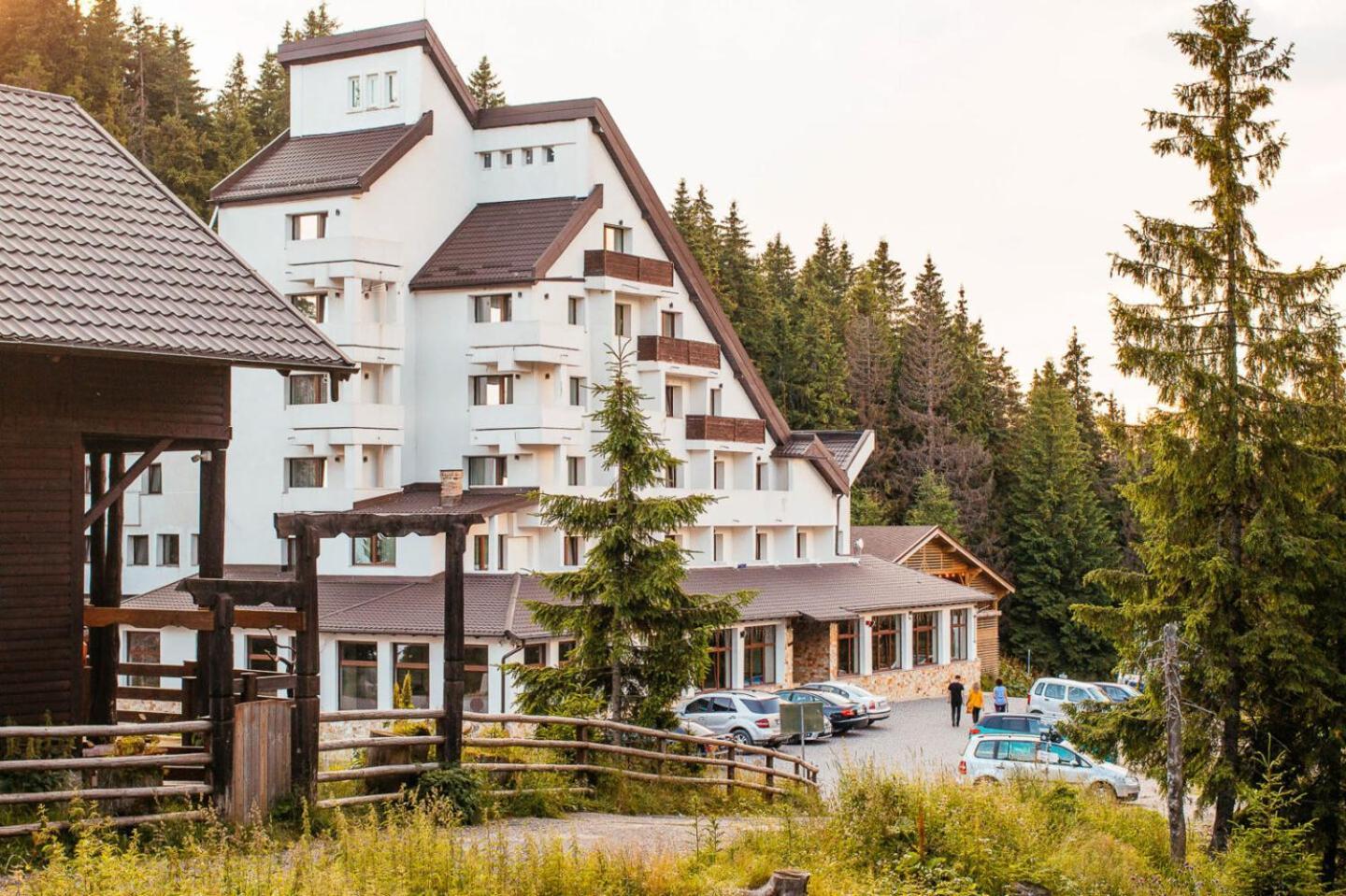 Hotel Alpin Rarau Campulung Moldovenesc Exterior photo